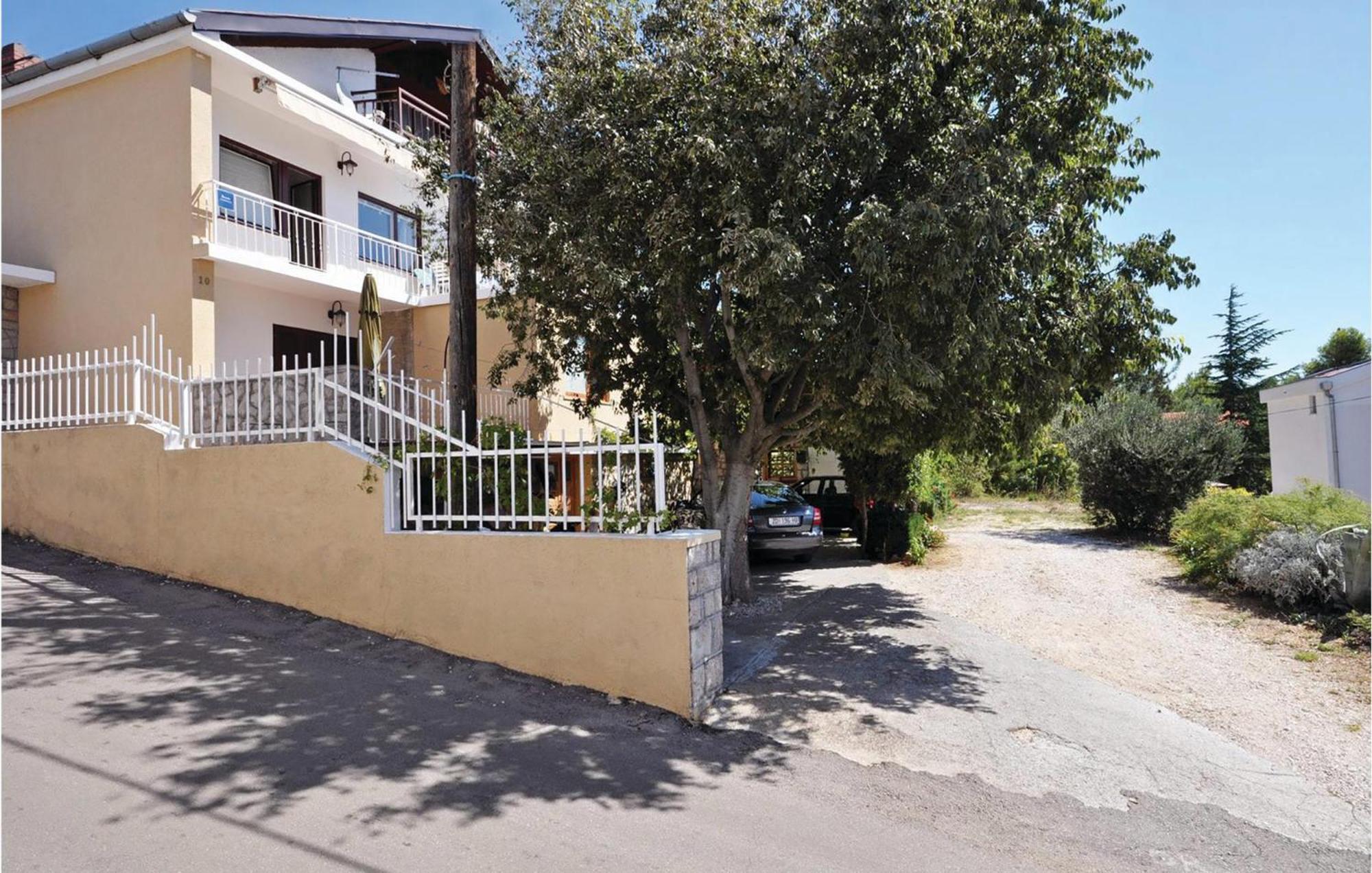2 Bedroom Lovely Apartment In Starigrad Exterior photo